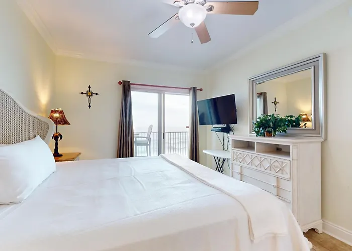 Apartment Crystal Shores 303